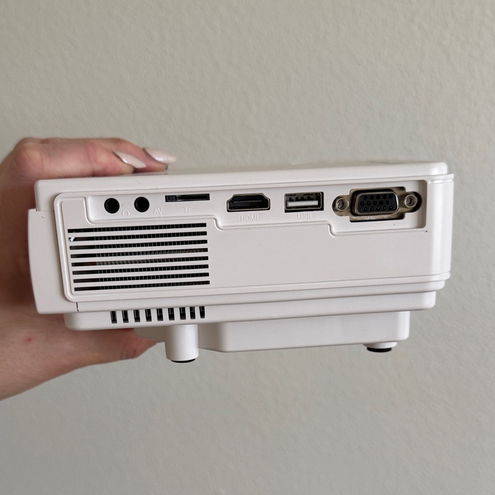 Auking White Projector with Remote - Picture 8 of 11